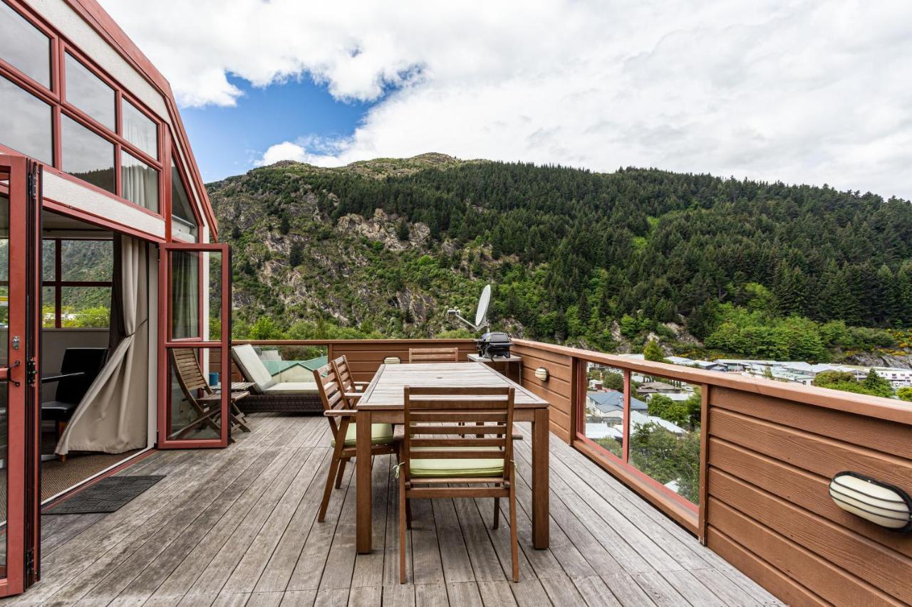 Hot Tub And Views Over Central Queenstown - Entire Holiday House Exterior photo