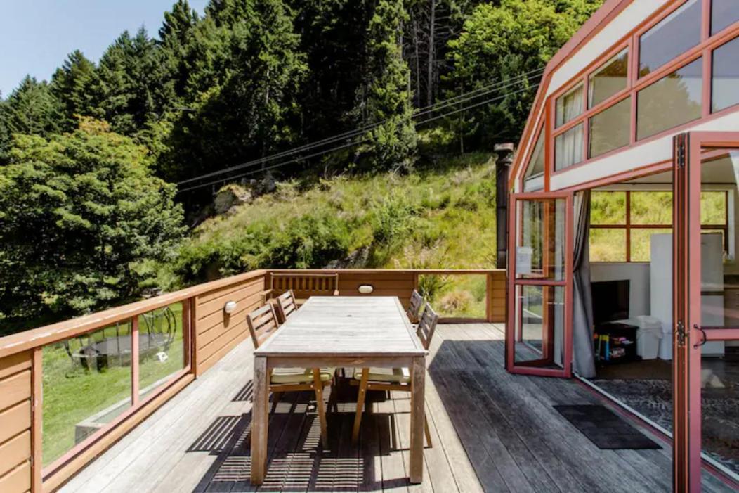 Hot Tub And Views Over Central Queenstown - Entire Holiday House Exterior photo