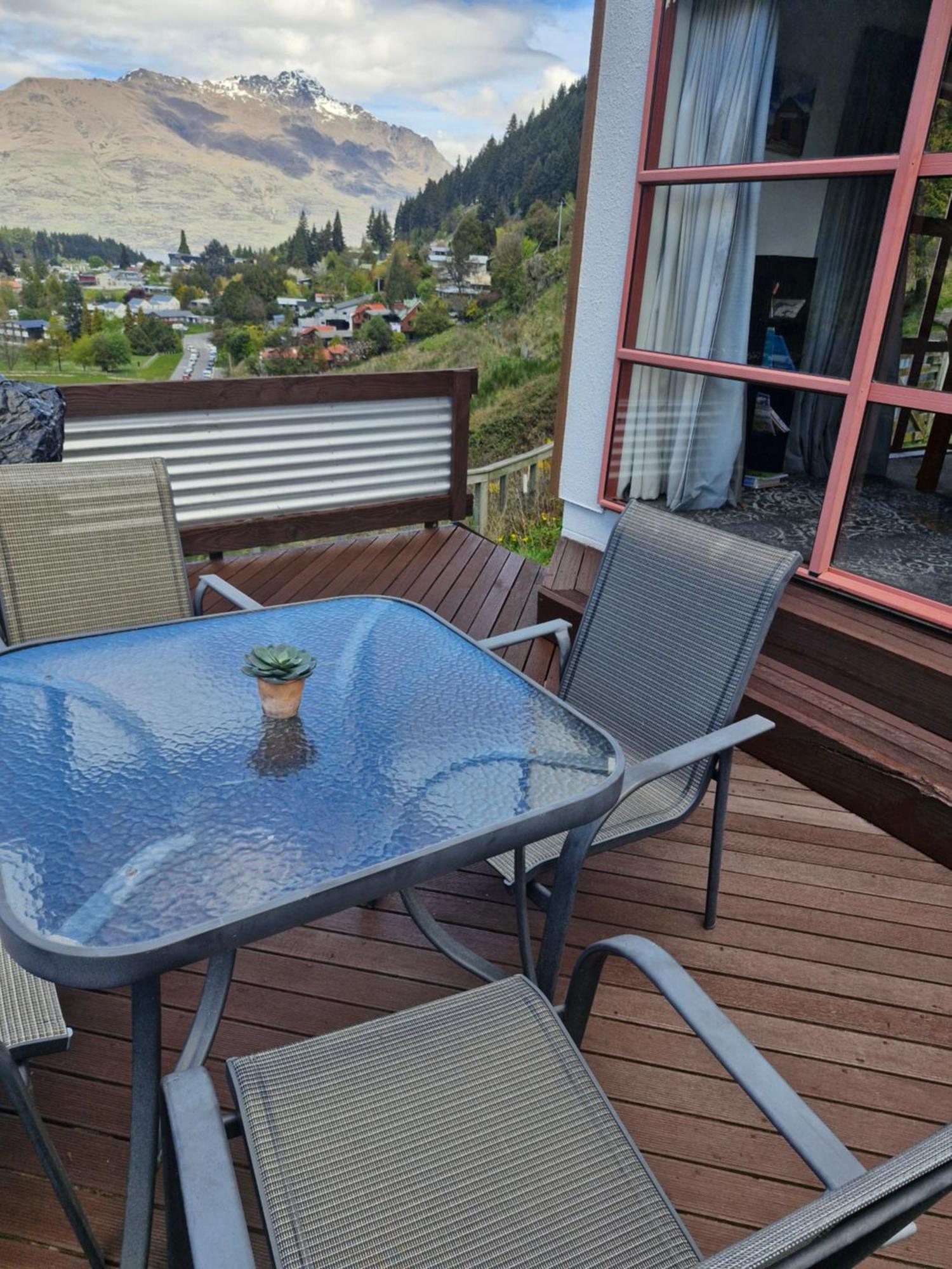 Hot Tub And Views Over Central Queenstown - Entire Holiday House Exterior photo